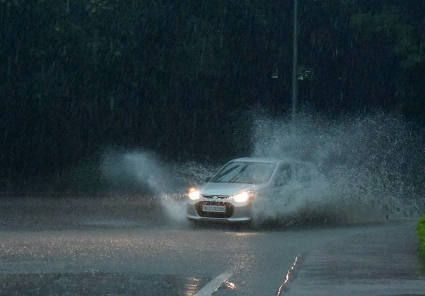delhi rain, delhi rainfall, delhi floods, delhi traffic jam, delhi flooded, rains, gurgaon rain, noida rain, noida rains, ncr rains, floods in delhi, delhi floods, delhi traffic jam, delhi waterlogging, noida rain, rain live update, delhi rain live, traffic jam update, india news, jansatta