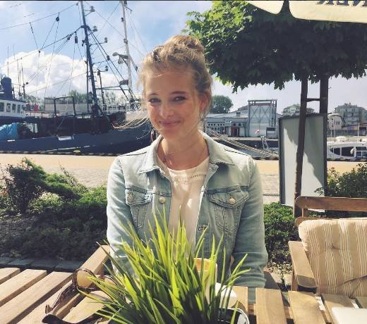 इससे पहले एरिका इससे पहले बीबीसी पर प्रसारित होने वाली टेलीविजन सीरीज 'द पासिंग बेल्स' में भी काम कर चुकी है। यह सीरियल 2014 में टेलिकास्ट हुआ है। (pic source- instagram)