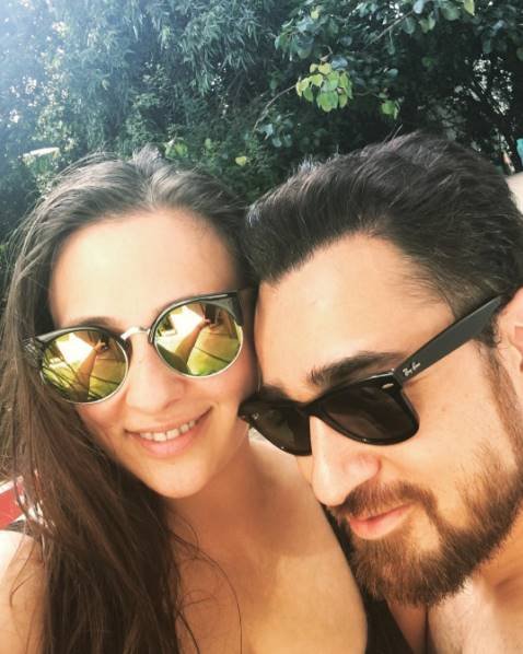 पूरी फैमिली ने साथ मिलकर पूल गेम खेसे। इस बीच इन्हें सेल्फी लेने की फुरसत भी मिल ही गई।