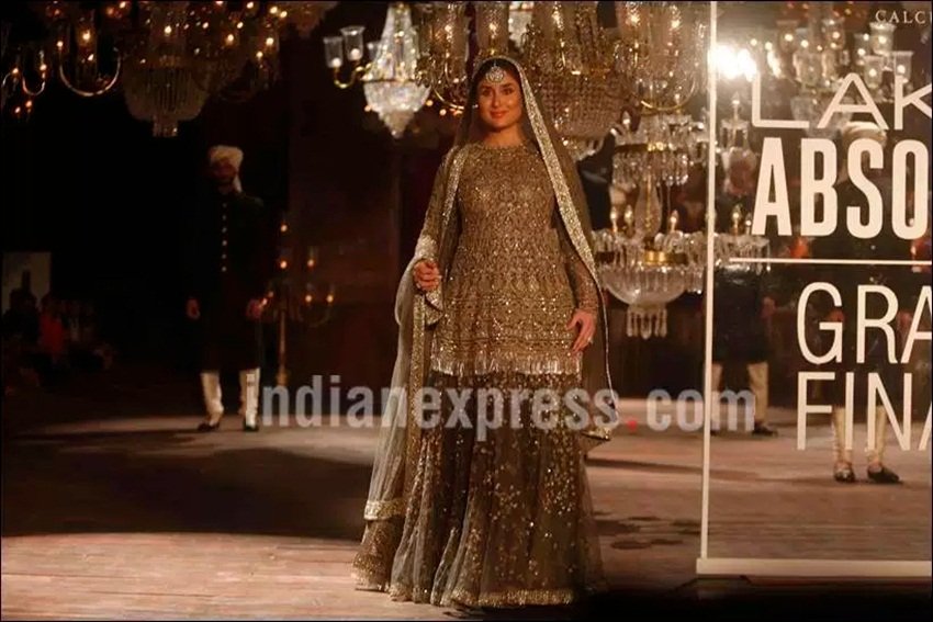 kareena kapoor khan, kareena kapoor on ramp, kareena kapoor baby, kareena kapoor quotes, kareena baby bump, sabyasachi mukherjee, lakme fashion week, sabyasachi mukherjee lakme fashion week winter festive, lakme fashion week winter festive grand finale, bridalwear 2016, bridalwear, entertainment news, jansatta