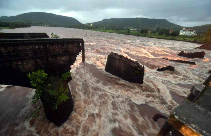mahad news, mahad Tragedy, mahad latest news, mahad Bridge Tragedy, mahad Bridge Collapse, mahad Bridge News, Mumbai Goa Highway mahad news, mahad Tragedy, mahad latest news, mahad Bridge Tragedy, mahad Bridge Collapse, mahad Bridge News, Mumbai Goa Highway