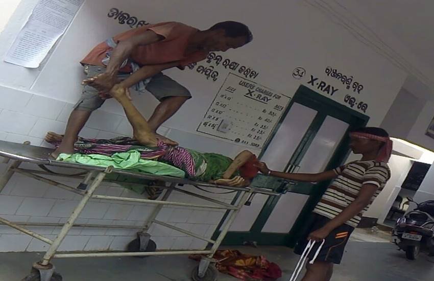 Odisha Woman, Body Broken, Bones Breaking, Odisha Tragedy, Poverty in Odisha, GRP, India News, Hindi news, jansatta