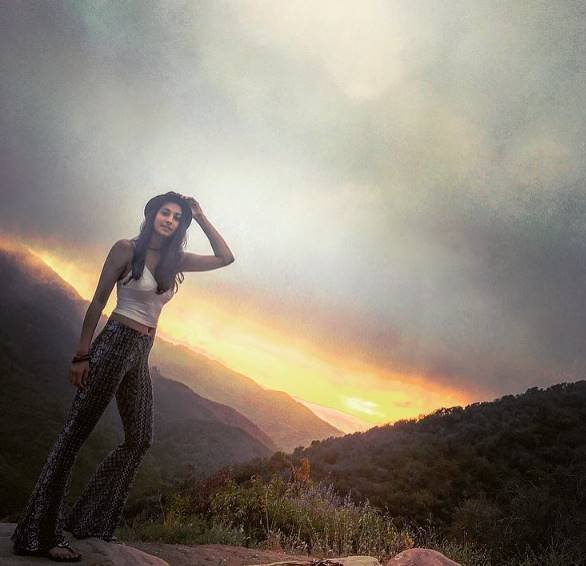 पूनम ने यश चोपड़ा की फिल्म 'त्रिशूल' से बॉलीवुड में डेब्यू किया था। पूनम की ये फिल्म हिट रही थी।