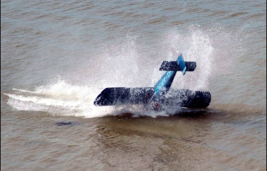 Plane Crash, plane crash videos, plane crash during air show,