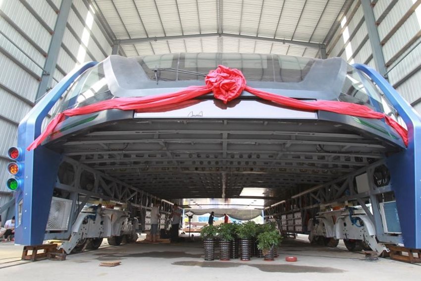 china bus, china elevated bus, elevated bus in china, elevated bus in china video, transit Elevated Bus, transit elevated bus china, transit elevated bus (teb), china bus service, china new bus design, china new bus system, china new bus concept, china new bus launch