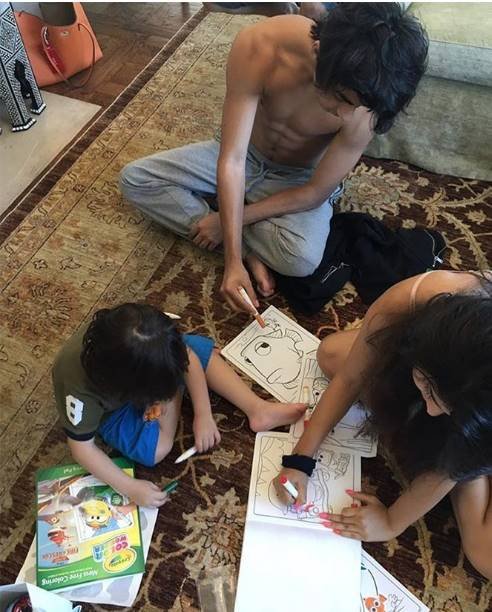 आर्टिस्ट मोड में खान किड्स