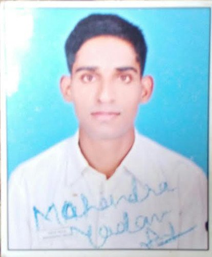 शहीद महेंद्र को आंसुओं व फूलों से दी अंतिम विदाई शहीद महेंद्र को आंसुओं व फूलों से दी अंतिम विदाई