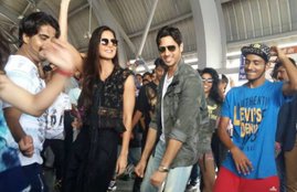 kala chashma, katrina kaif, sidharth malhotra, dance, metro station, shyam nagar metro station, flash mob, jaipur, baar baar dekho