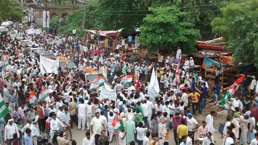 Sonia Gandhi, Narendra Modi, Congress, Sonia Gandhi Roadshow Photos, Sonia Gandhi Varanasi, Uttar Pradesh Assembly Elections, UP Polls 2017, UP Elections 2017, Sonia Gandhi Rally, Dard E Banaras, 27 Saal UP Behaal, Uttar Pradesh Politics, India News, Jansatta