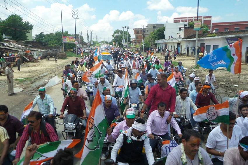 Sonia Gandhi, Narendra Modi, Congress, Sonia Gandhi Roadshow Photos, Sonia Gandhi Varanasi, Uttar Pradesh Assembly Elections, UP Polls 2017, UP Elections 2017, Sonia Gandhi Rally, Dard E Banaras, 27 Saal UP Behaal, Uttar Pradesh Politics, India News, Jansatta