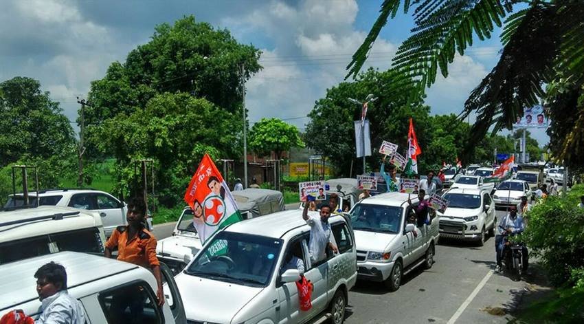 Sonia Gandhi, Narendra Modi, Congress, Sonia Gandhi Roadshow Photos, Sonia Gandhi Varanasi, Uttar Pradesh Assembly Elections, UP Polls 2017, UP Elections 2017, Sonia Gandhi Rally, Dard E Banaras, 27 Saal UP Behaal, Uttar Pradesh Politics, India News, Jansatta