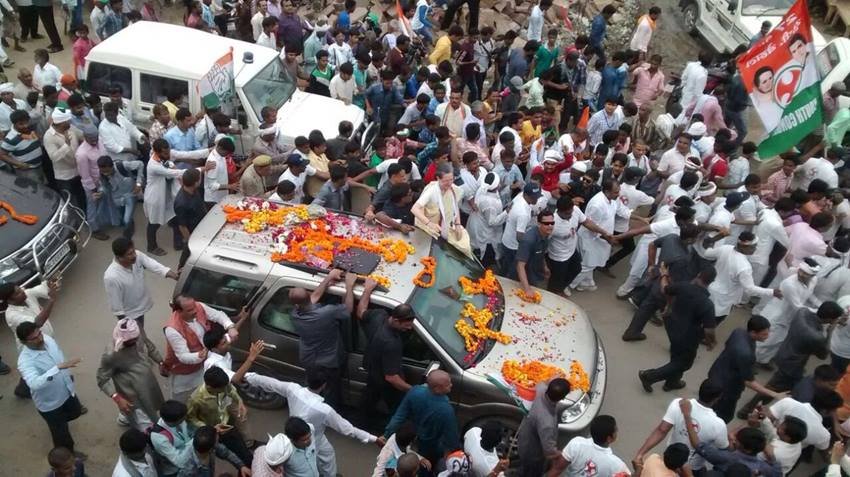 Sonia Gandhi, Narendra Modi, Congress, Sonia Gandhi Roadshow Photos, Sonia Gandhi Varanasi, Uttar Pradesh Assembly Elections, UP Polls 2017, UP Elections 2017, Sonia Gandhi Rally, Dard E Banaras, 27 Saal UP Behaal, Uttar Pradesh Politics, India News, Jansatta