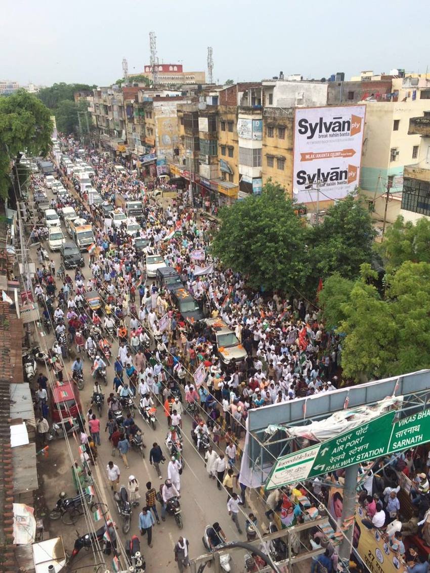 Sonia Gandhi, Narendra Modi, Congress, Sonia Gandhi Roadshow Photos, Sonia Gandhi Varanasi, Uttar Pradesh Assembly Elections, UP Polls 2017, UP Elections 2017, Sonia Gandhi Rally, Dard E Banaras, 27 Saal UP Behaal, Uttar Pradesh Politics, India News, Jansatta