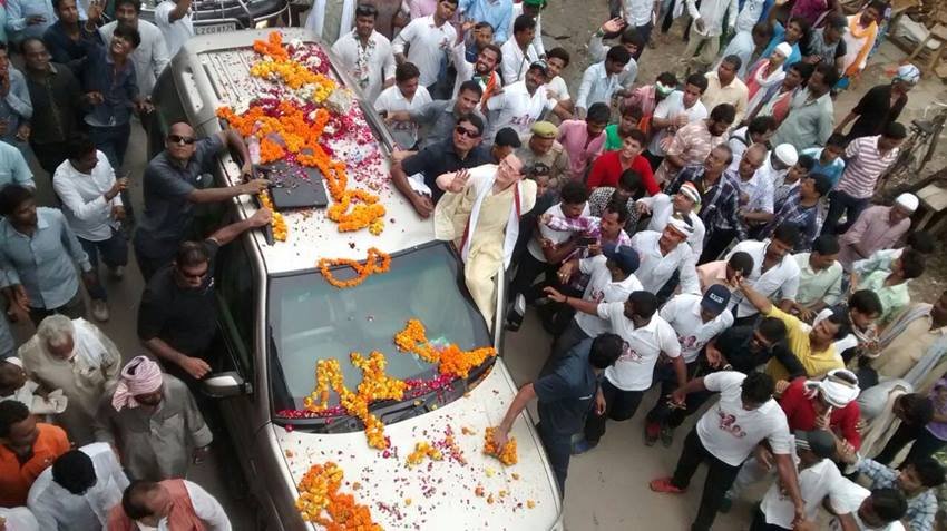 Sonia Gandhi, Narendra Modi, Congress, Sonia Gandhi Roadshow Photos, Sonia Gandhi Varanasi, Uttar Pradesh Assembly Elections, UP Polls 2017, UP Elections 2017, Sonia Gandhi Rally, Dard E Banaras, 27 Saal UP Behaal, Uttar Pradesh Politics, India News, Jansatta