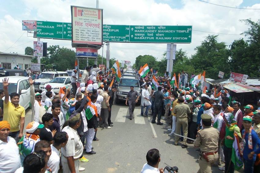 Sonia Gandhi, Narendra Modi, Congress, Sonia Gandhi Roadshow Photos, Sonia Gandhi Varanasi, Uttar Pradesh Assembly Elections, UP Polls 2017, UP Elections 2017, Sonia Gandhi Rally, Dard E Banaras, 27 Saal UP Behaal, Uttar Pradesh Politics, India News, Jansatta