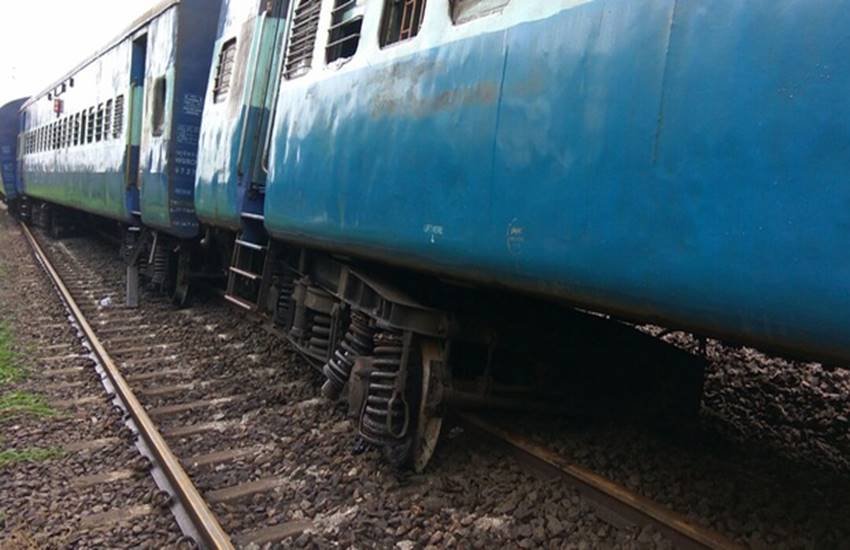 Thiruvananthapuram-Mangalore express 12 coaches derailed near Karukutty station in Ernakulam district Thiruvananthapuram-Mangalore express 12 coaches derailed near Karukutty station in Ernakulam district