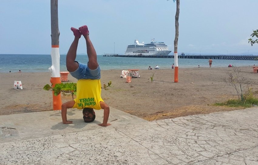 Vinay Pateel, Vinay Pateel bengaluru, Vinay Pateel instagram, Vinay Pateel social media, Headstands, Headstands pic, travelling,
