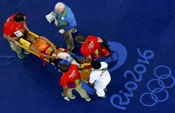 Rio Olympics 2016: ज़ख्मी विनेश फोगाट के दर्द पर सुषमा स्वराज का मरहम, कहा- आप हमारी बेटी हैं