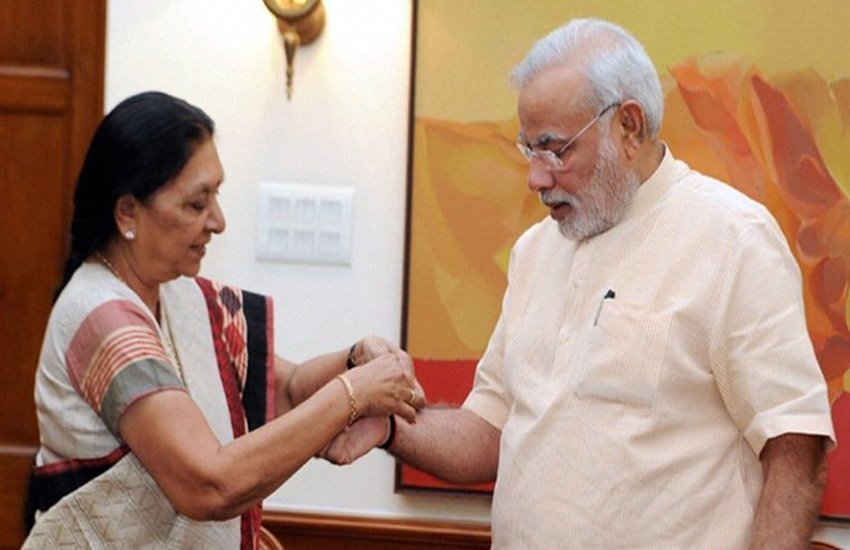 गुजरात की सीएम आनंदीबेन पटेल की इस्तीफे को लेकर सोशल मीडिया पर प्रतिक्रिया।