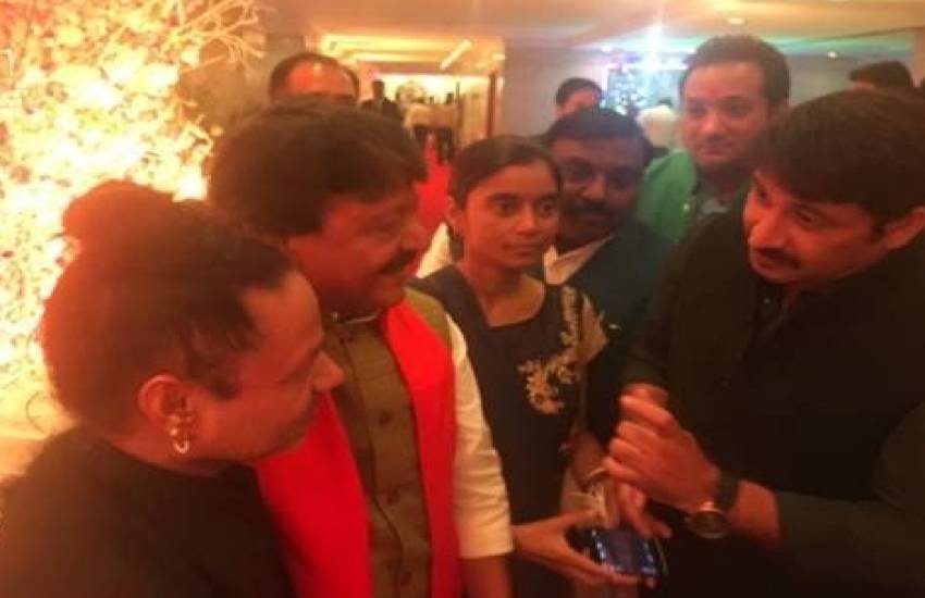 शादी में सिंगर कैलाश खेर और नेता कैलाश विजयवर्गीय भी पहुंचे थे।