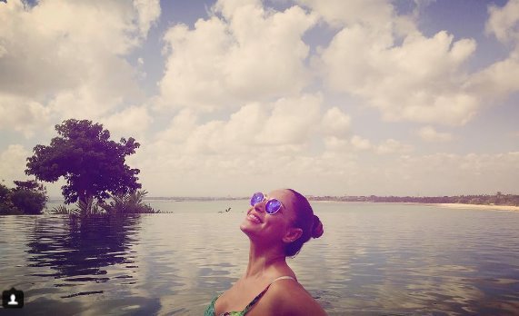 ओह बिपाशा...सिंप्ली ब्यूटिफुल, आप अपनी छुट्टियां जमकर इंजॉय करिए और हमारे लिए ऐसी ही खूबसूरत तस्वीरें शेयर करिए।