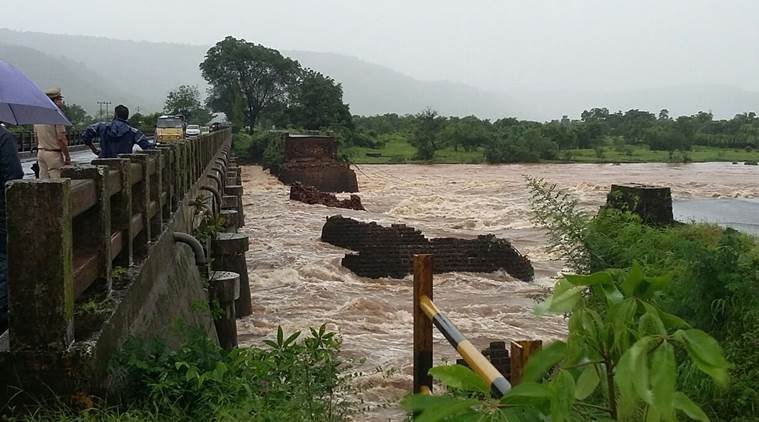 "mumbai goa bridge collapse, mumbai bridge, mumbai highway bridge, mumbai bridge collapse, mumbai-goa highway, mumbai-goa highway bridge, devendra fadnavis, fadnavis, maharashtra chief minister, maharashtra cm devendra fadnavis, bridge collapse casualities, mumbai news, india news