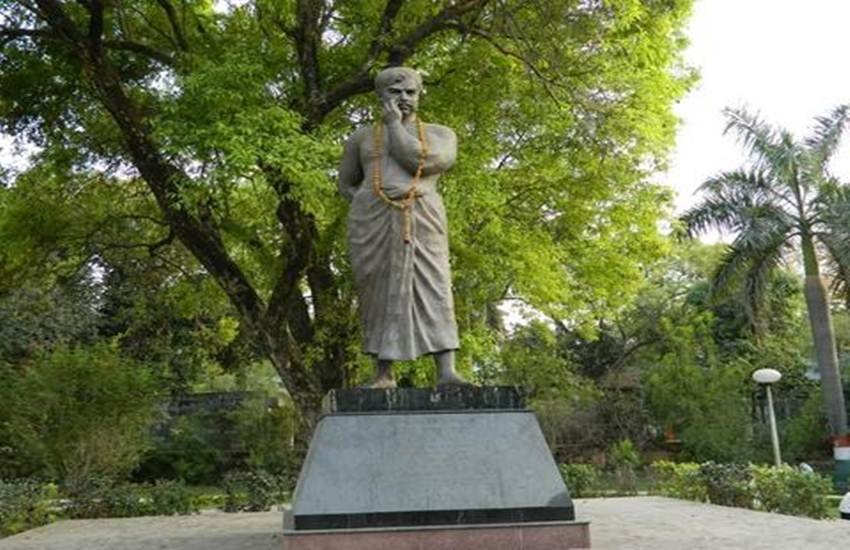 चंद्रशेखर आजाद की मूर्ति को पहुंचाई क्षति, क्षेत्र में पसरा तनाव चंद्रशेखर आजाद की मूर्ति को पहुंचाई क्षति, क्षेत्र में पसरा तनाव