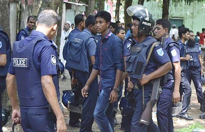 बांग्लादेश में 5 आतंकवादी गिरफ्तार, बरामद किए गए विस्फोटक पदार्थ