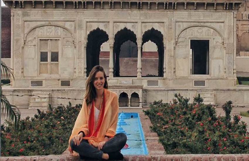 spanish woman in pakistan, spanish woman experience in Pakistan, clara arrighi, spanish woman goes to pakistanस्‍पेन की रहने वाली क्‍लारा अरिगी ने फेसबुक पोस्‍ट के जरिए पाकिस्‍तान की एक नई तस्‍वीर पेश की है।