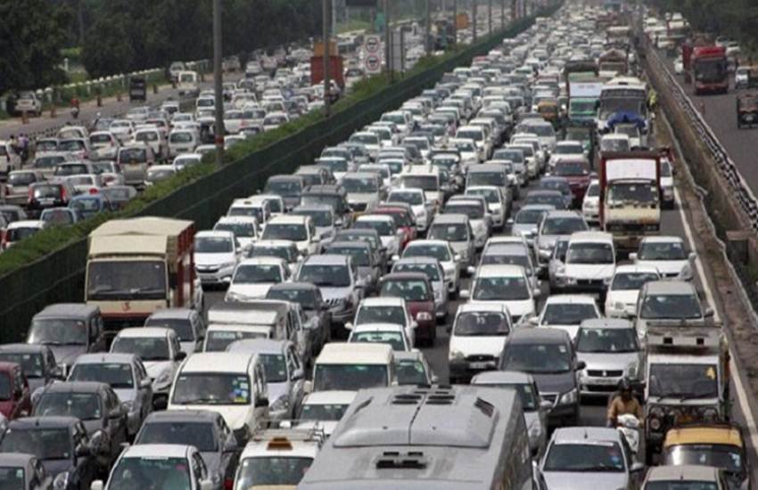 दिल्ली-एनसीआर में 2000 सीसी और इससे अधिक क्षमता के डीजल वाहनों की बिक्री पर प्रतिबंध से वाहन उद्योग को नुकसान