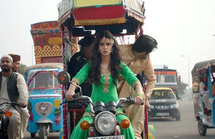 happy bhag jayegi scene