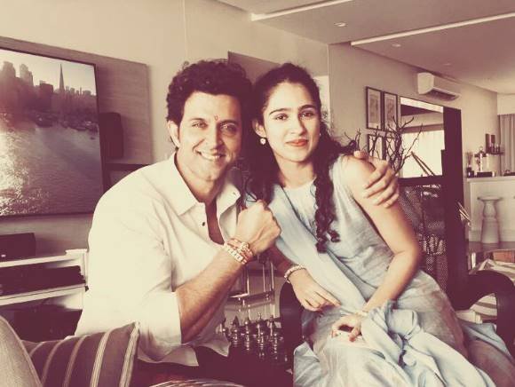 ऋतिक रोशन ने ये तस्वीर ट्वीट कर अपनी बहन को विश किया। ऋतिक अपनी बहन के काफी क्लोज हैं।