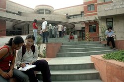 प्रदर्शन थमने के बाद अब IIT में पढ़ाई शुरू