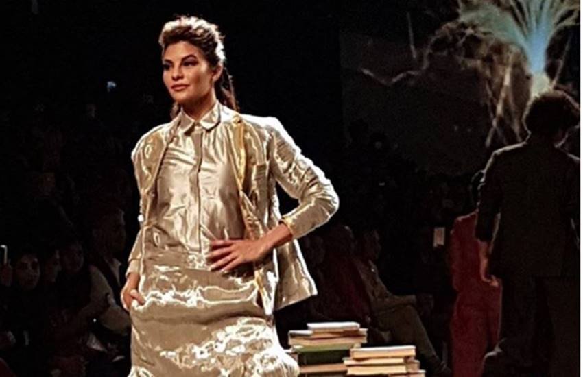 Jacqueline Fernandez LFW 2016, Rajesh Pratap Singh, Jacqueline Fernandez Lakme Fashion Week, Lakme Fashion Week 2016, Lakme Fashion Week Winter Festive 2016, LFW 2016, Rajesh Pratap Singh, Outfits, Jacqueline hot photos, Hot Photos, Pics