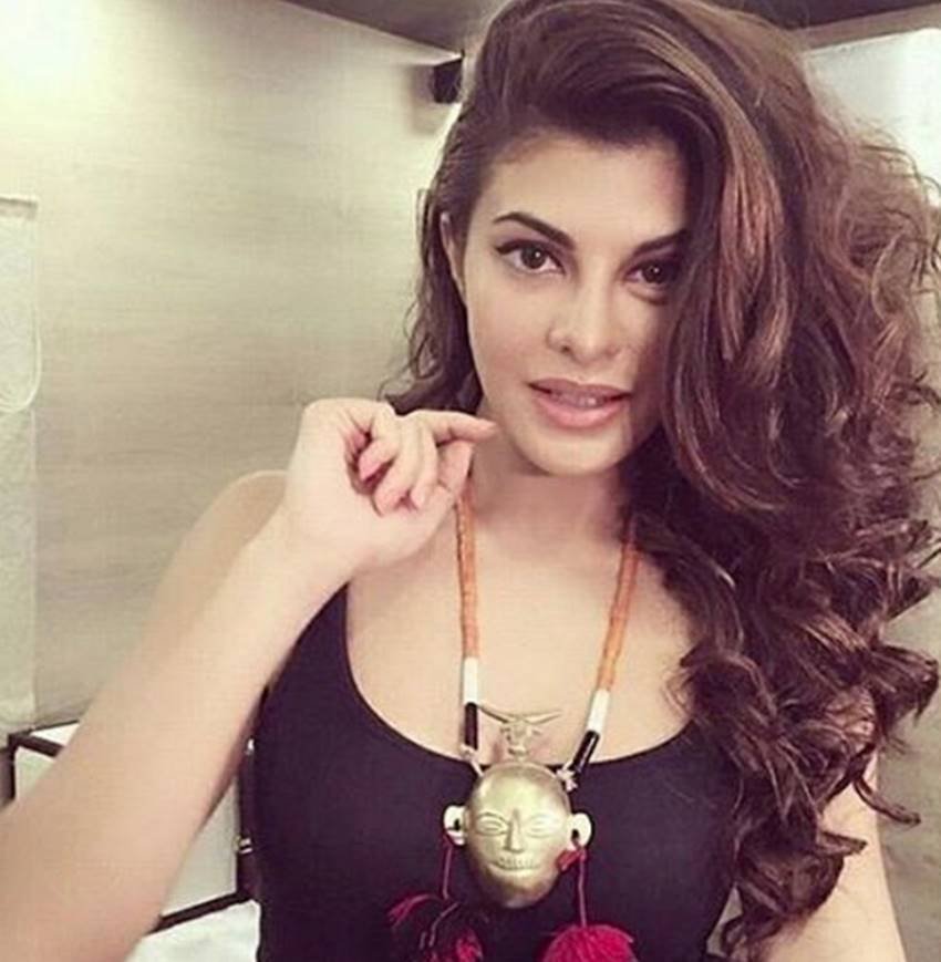 Jacqueline Fernandez LFW 2016, Rajesh Pratap Singh, Jacqueline Fernandez Lakme Fashion Week, Lakme Fashion Week 2016, Lakme Fashion Week Winter Festive 2016, LFW 2016, Rajesh Pratap Singh, Outfits, Jacqueline hot photos, Hot Photos, Pics