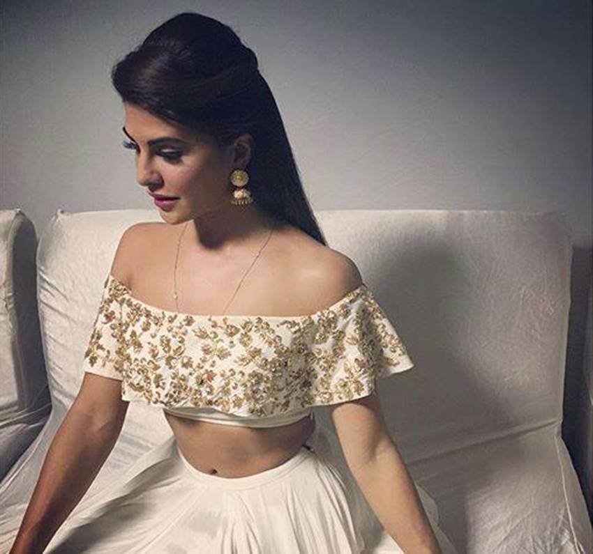 Jacqueline Fernandez LFW 2016, Rajesh Pratap Singh, Jacqueline Fernandez Lakme Fashion Week, Lakme Fashion Week 2016, Lakme Fashion Week Winter Festive 2016, LFW 2016, Rajesh Pratap Singh, Outfits, Jacqueline hot photos, Hot Photos, Pics