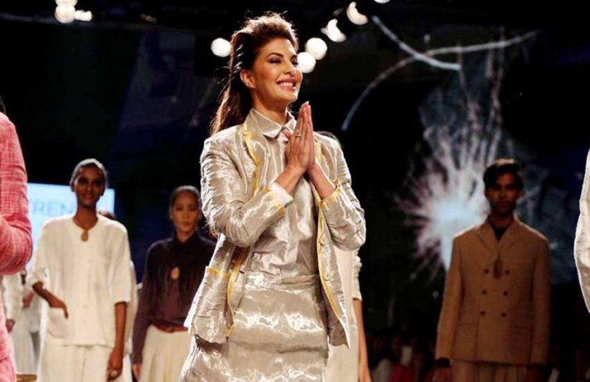 Jacqueline Fernandez LFW 2016, Rajesh Pratap Singh, Jacqueline Fernandez Lakme Fashion Week, Lakme Fashion Week 2016, Lakme Fashion Week Winter Festive 2016, LFW 2016, Rajesh Pratap Singh, Outfits, Jacqueline hot photos, Hot Photos, Pics