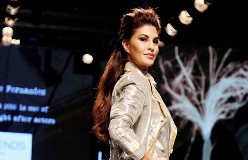 Jacqueline Fernandez LFW 2016, Rajesh Pratap Singh, Jacqueline Fernandez Lakme Fashion Week, Lakme Fashion Week 2016, Lakme Fashion Week Winter Festive 2016, LFW 2016, Rajesh Pratap Singh, Outfits, Jacqueline hot photos, Hot Photos, Pics