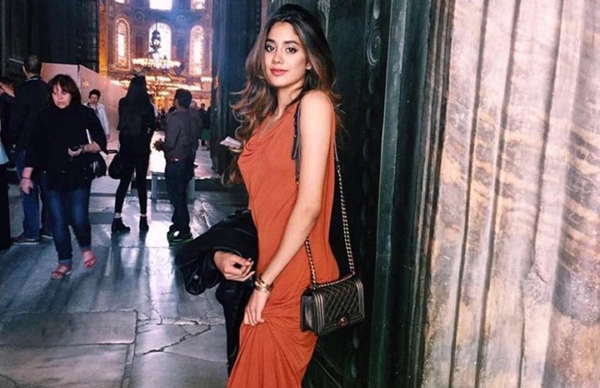 jhanvi kapoor, jhanvi kapoor pics, Sridevi, jhanvi kapoor boyfriend, Sridevi daughter Jhanvi Kapoor, jhanvi kapoor kissing pics, jhanvi kapoor kissing photos, Sridevi daughter, jhanvi kapoor lip lock