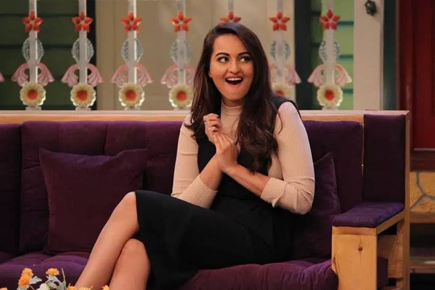 kapil sharma, comedy nights with kapil, sonakshi sinha, akira, sonakshi sinha comedy nights with kapil, sonakshi sinha akira, akira promotions, promotions akira sonakshi, jacqueline fernandez, sonakshi akira promotions, comedy nights with kapil sonakshi sinha, kapil sharma sonakshi sinha, sonakshi sinha promotions, promotions sonakshi sinha, entertainment news, jansatta