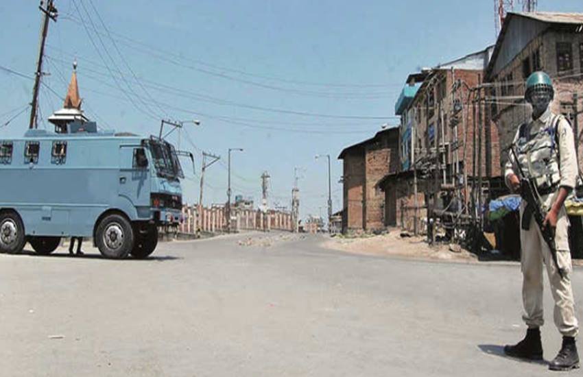 Kashmir Curfew, Kashmir news, Kashmir Burhan Wani, Kashmir Mobile Internet, Kashmir latest news Kashmir Curfew, Kashmir news, Kashmir Burhan Wani, Kashmir Mobile Internet, Kashmir latest news