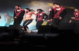 Katrina Kaif, Parineeti Chopra, Varun Dhawan, Badshah, Alia Bhatt, Dream Team, Us Concert, Katrina Kaif Video, Entertainment News, Hindi News, Jansatta