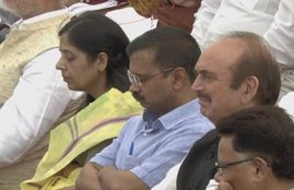 arvind kejriwal, kejriwal nap, PM modi speech, independence day, kejriwal sleeping