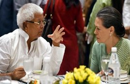 Lalu Prasad yadav, Sonia gandhi, Sonia Gandhi health, Sonia gandhi varanasi, Sonia in Kashi, Sonia Gandhi roadshow, UP Elections 2017, Hindi News, Jansatta