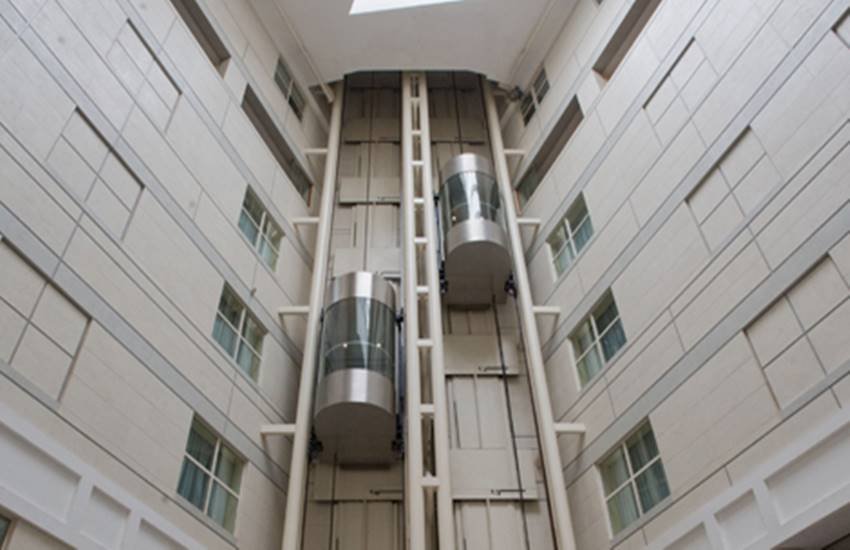 Delhi Crime News, Man died, falling from the 12th floor, building