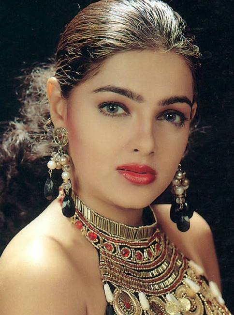 ममता कुलकर्णी ने एक बार राजकुमार संतोषी पर इस तरह के आरोप लगाए थे। उनका कहना था कि फिल्म चाइना गेट की शूटिंग के दौरान संतोषी ने उनके सामने कुछ नाजायज डिमांड रखी थी। जब ममता ने उनकी बात नहीं मानी तो उन्होंने फिल्म में उनका रोल छोटा कर दिया था।