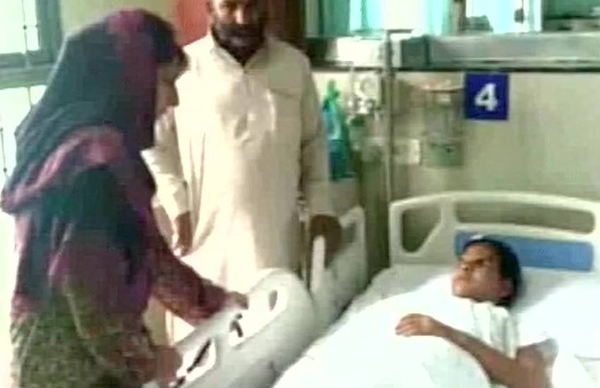 Mehbooba Mufti, Insha Malik, Pellet Gun, Mehbooba Mufti meets Insha Malik, national news, jansatta Mehbooba Mufti, Insha Malik, Pellet Gun, Mehbooba Mufti meets Insha Malik, national news, jansatta