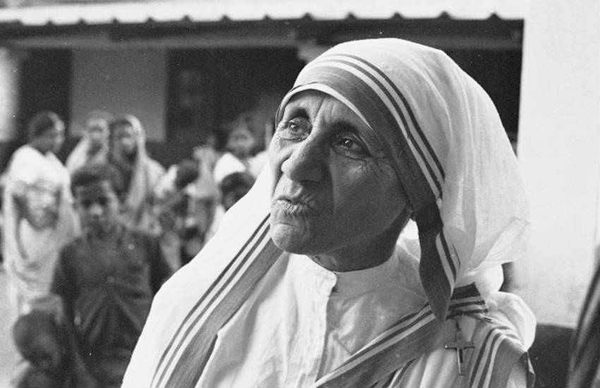 Mother Teresa, Saint Teresa, Mother Teresa Canonisation Ceremony, Saint Teresa of Calcutta, Vatican, Pope Francis, Canonisation, Roman Catholic Church, St Peter's Square, Cardinal, Hallelujah, Postulator, Anjezë Gonxhe Bojaxhiu, Loreto nuns, Bishops, Servant of God, Beatification, Arvind Kejriwal, Narendra Modi, Sushma Swaraj, Mamata Banerjee, Derek O' Brien, Sudip Bandopadhyay, Sonia Gandhi, Margarat Alva, India News, Christian News, Vatican News, Jansatta