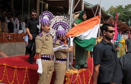 mehbooba mufti, jammu kashmir, tricolor, national flag, tricolor falls off, jammu kashmir news