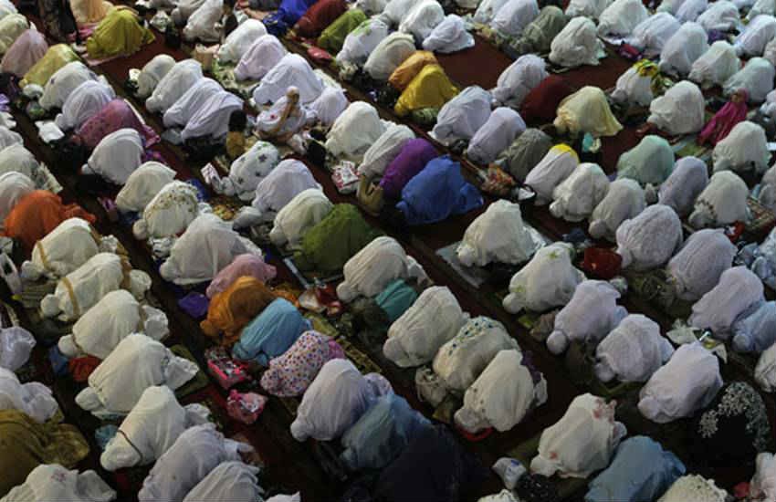 singapore Muslims demanded registration for the religious teachers